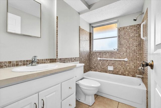 528 MAGNOLIA AVENUE NW, Port Charlotte, FL 33952