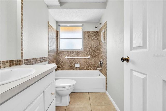 528 MAGNOLIA AVENUE NW, Port Charlotte, FL 33952
