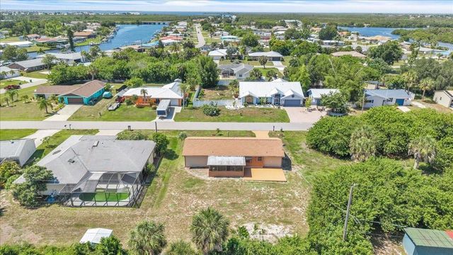 528 MAGNOLIA AVENUE NW, Port Charlotte, FL 33952