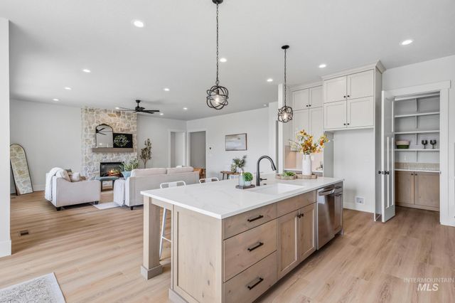435 S Diesel Way, Boise, ID 83716