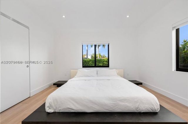 900 W 47th Ct, Miami Beach, FL 33140