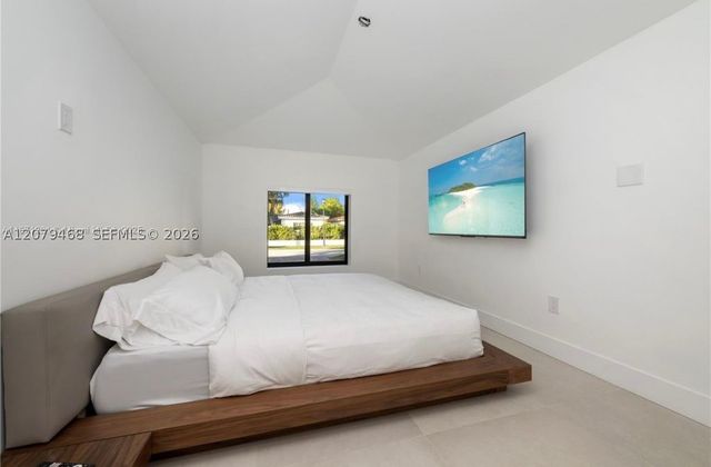 900 W 47th Ct, Miami Beach, FL 33140