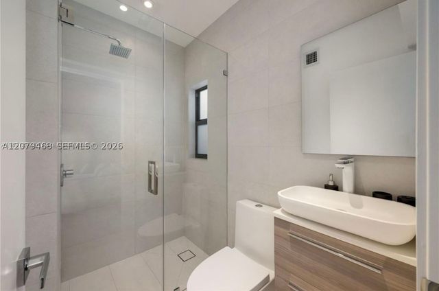 900 W 47th Ct, Miami Beach, FL 33140