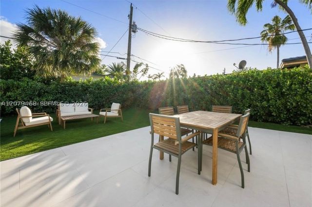 900 W 47th Ct, Miami Beach, FL 33140