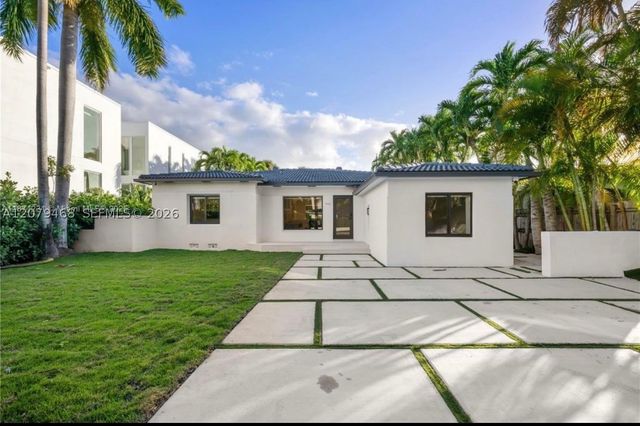 900 W 47th Ct, Miami Beach, FL 33140