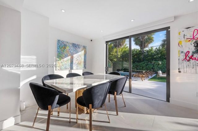 900 W 47th Ct, Miami Beach, FL 33140
