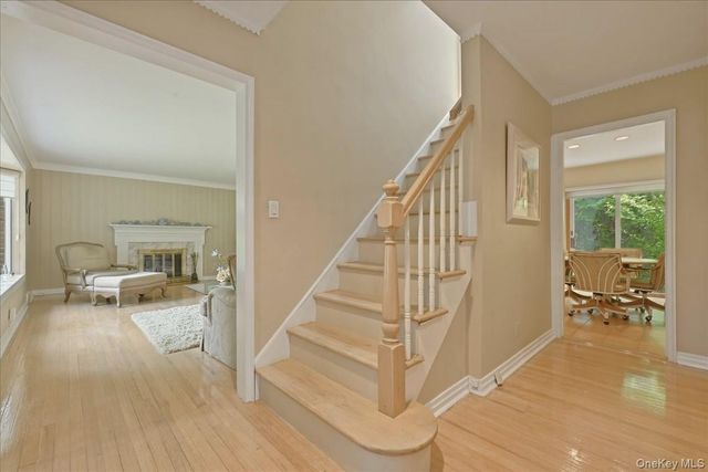 2 Crabtree Lane, Roslyn, NY 11576