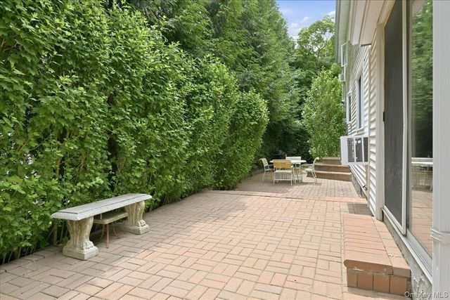 2 Crabtree Lane, Roslyn, NY 11576