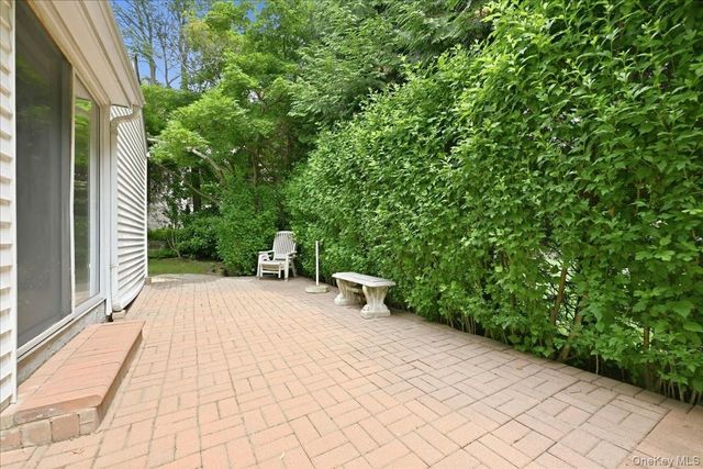 2 Crabtree Lane, Roslyn, NY 11576