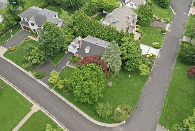 2 Crabtree Lane, Roslyn, NY 11576