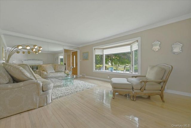 2 Crabtree Lane, Roslyn, NY 11576