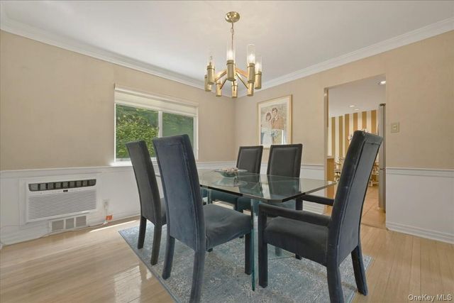 2 Crabtree Lane, Roslyn, NY 11576