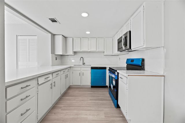 2212 Shadowdale Drive 358, Houston, TX 77043