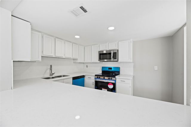 2212 Shadowdale Drive 358, Houston, TX 77043