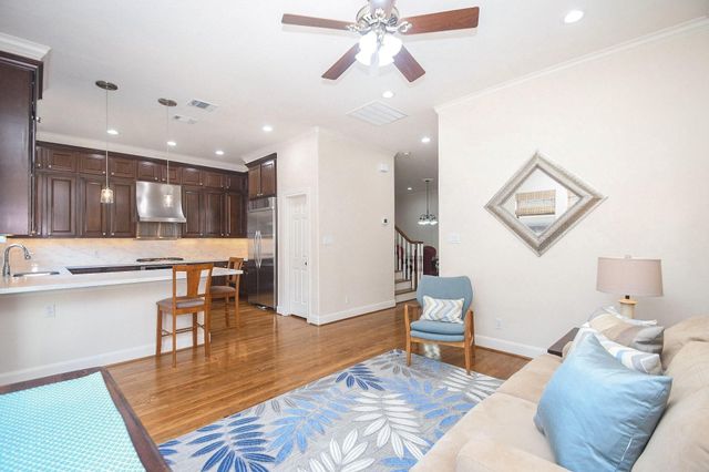 3322 Crosspark Place, Houston, TX 77007
