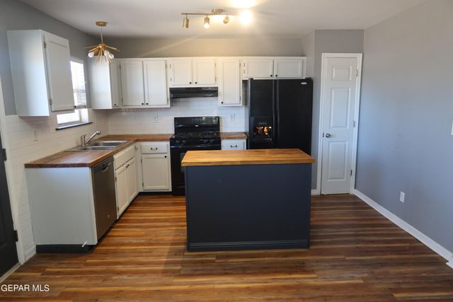 5732 GREEN CASTLE Road, El Paso, TX 79932