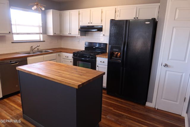 5732 GREEN CASTLE Road, El Paso, TX 79932