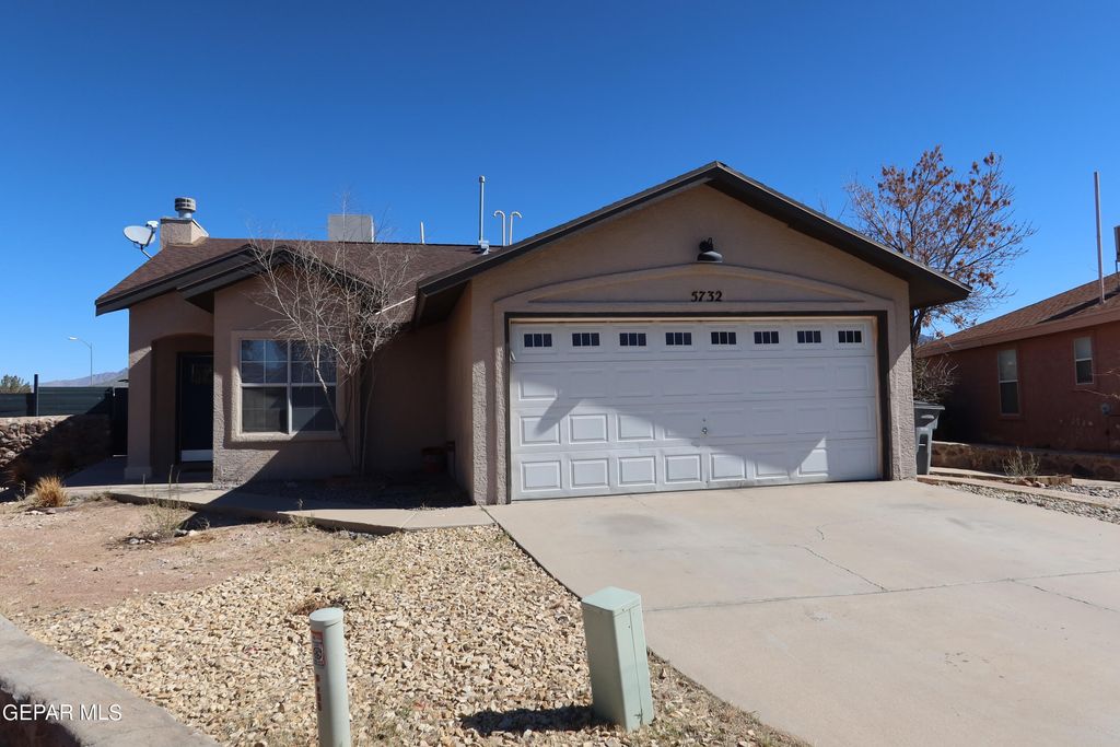 5732 GREEN CASTLE Road, El Paso, TX 79932