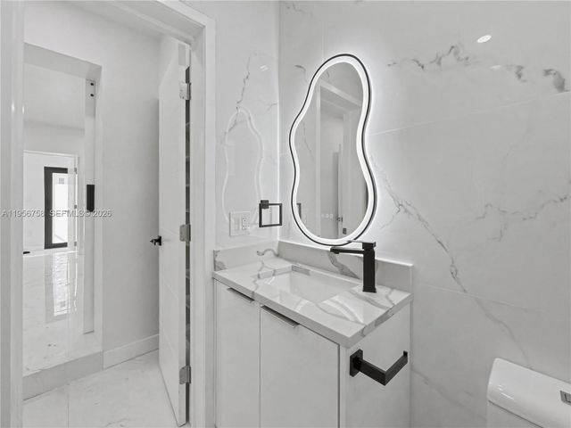 2490 SW 17th St, Miami, FL 33145