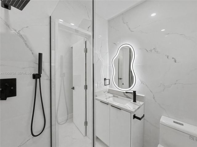 2490 SW 17th St, Miami, FL 33145