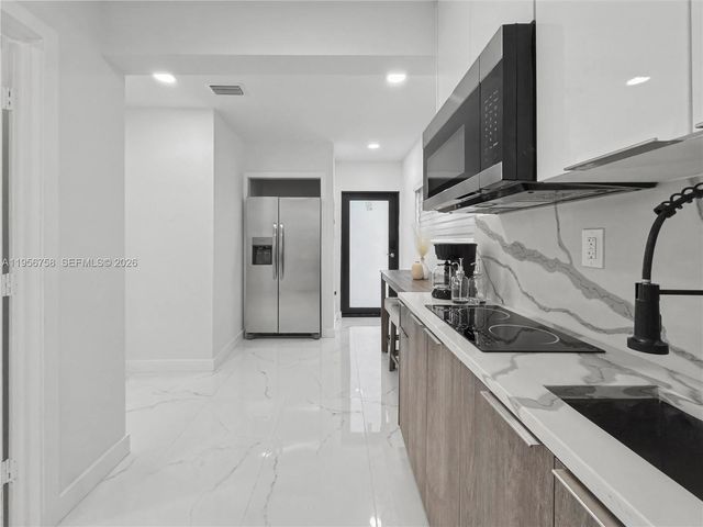 2490 SW 17th St, Miami, FL 33145