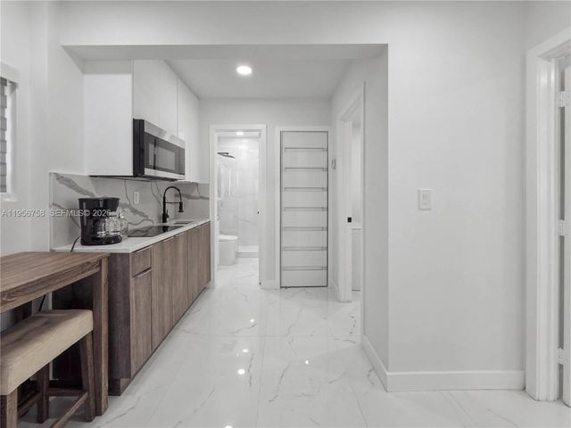 2490 SW 17th St, Miami, FL 33145