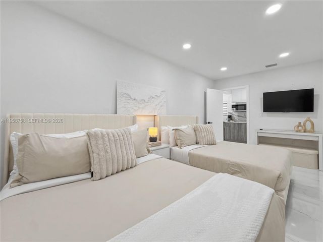 2490 SW 17th St, Miami, FL 33145