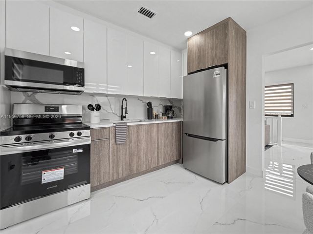 2490 SW 17th St, Miami, FL 33145