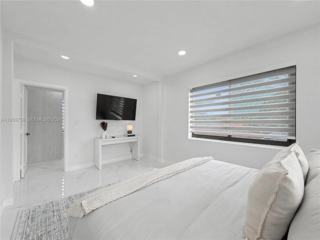 2490 SW 17th St, Miami, FL 33145