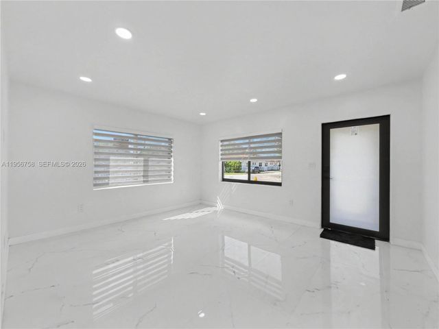 2490 SW 17th St, Miami, FL 33145