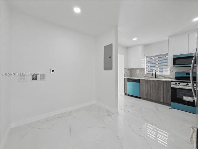 2490 SW 17th St, Miami, FL 33145