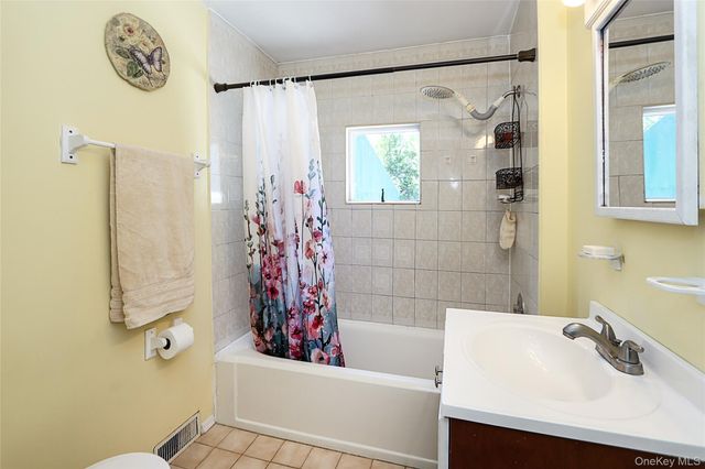 110 Franklin Avenue, East Northport, NY 11731