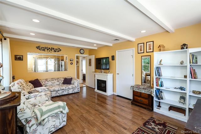 110 Franklin Avenue, East Northport, NY 11731