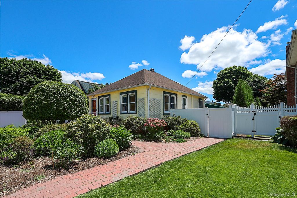 110 Franklin Avenue, East Northport, NY 11731
