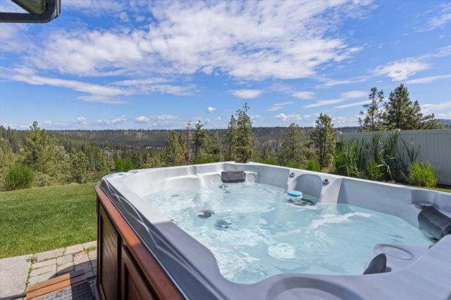 696 W Basalt Ridge Dr, Spokane, WA 99224