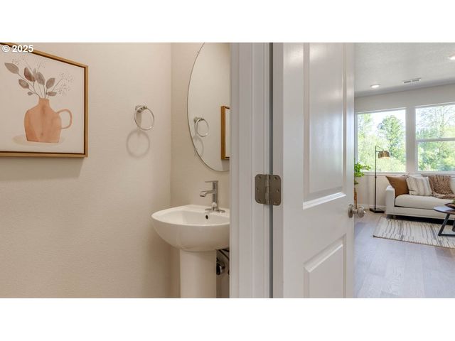 6418 Se Nasha St, Hillsboro, OR 97123