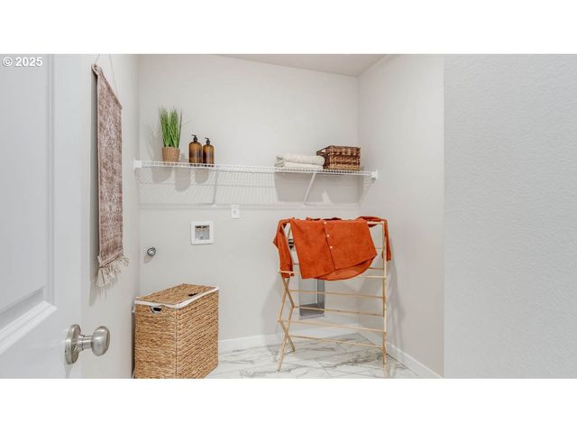 6418 Se Nasha St, Hillsboro, OR 97123