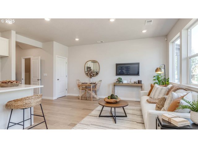 6418 Se Nasha St, Hillsboro, OR 97123