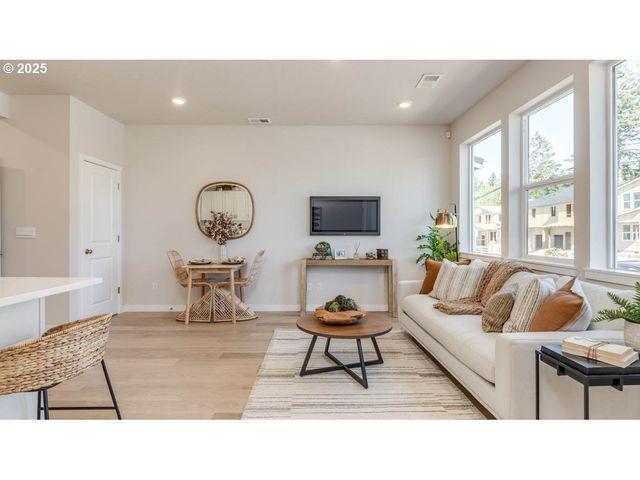 6418 Se Nasha St, Hillsboro, OR 97123