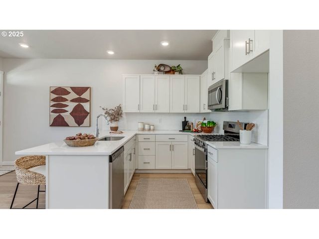 6418 Se Nasha St, Hillsboro, OR 97123