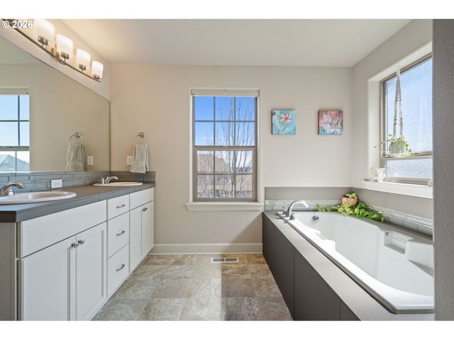 29151 Sw SAN MIGUEL Ln, Wilsonville, OR 97070