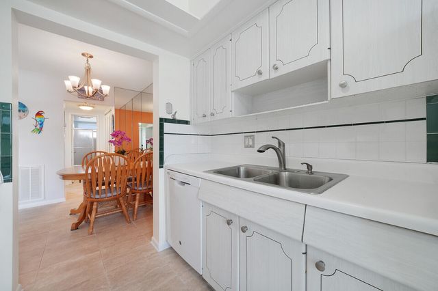 37 Yacht Club Drive Unit 202, North Palm Beach, FL 33408