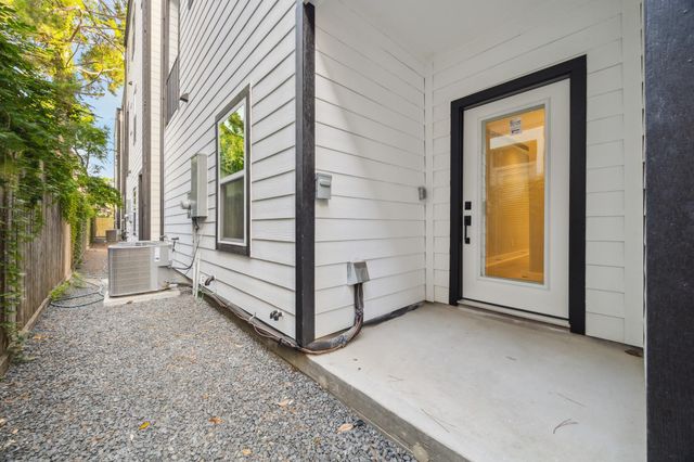 807 Martin Street D, Houston, TX 77018