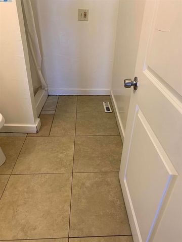 9380 Thermal St., Oakland, CA 94605