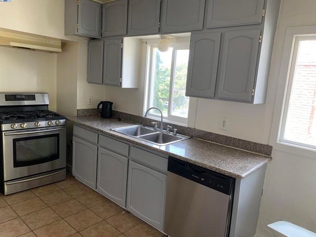 9380 Thermal St., Oakland, CA 94605