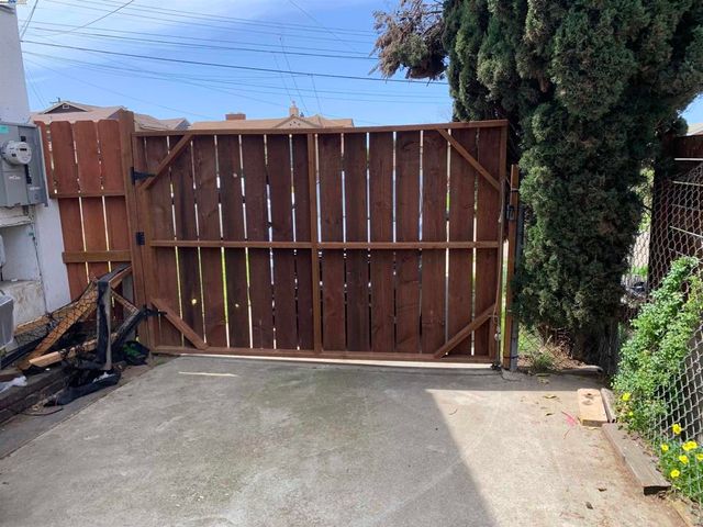 9380 Thermal St., Oakland, CA 94605