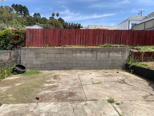 9380 Thermal St., Oakland, CA 94605