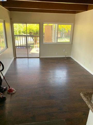 9380 Thermal St., Oakland, CA 94605