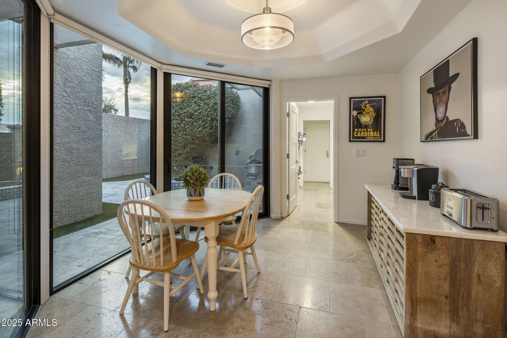 Image 10 of property listing at 8401 N 84TH Place, Scottsdale, AZ 85258