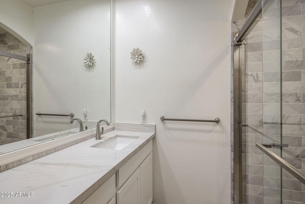 Image 16 of property listing at 8401 N 84TH Place, Scottsdale, AZ 85258